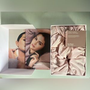 NEW RARE BEAUTY FIND COMFORT COLLECTION COLLECTORS BOX and Scented Candle